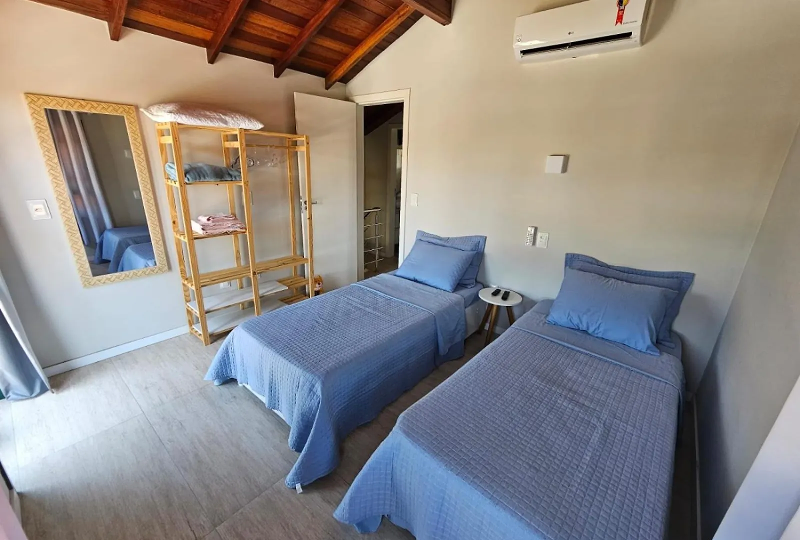 Casa Em Condominio Com Piscina - Ponta Das Canas Florianopolis
